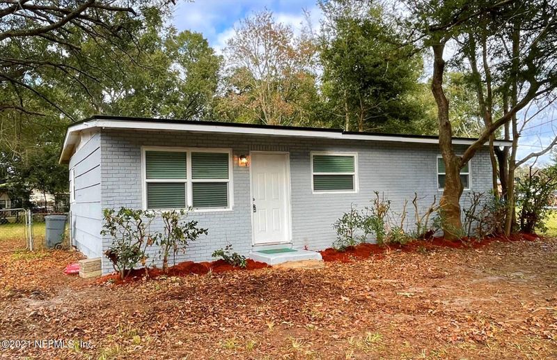 325 Woodside Dr, Orange Park, FL 32073
