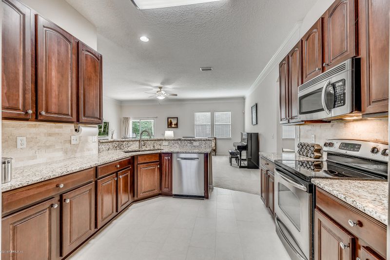 3259 Warnell Dr, Jacksonville, FL 32216