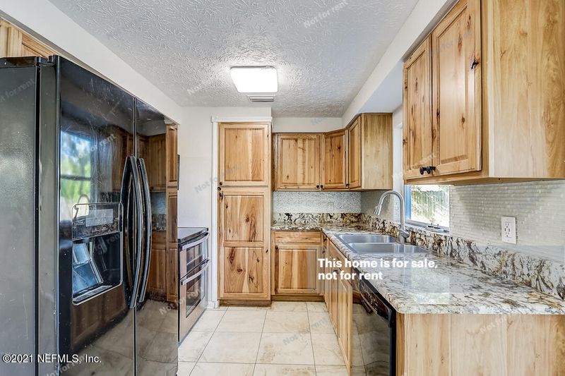 327 Bonnlyn Dr, Orange Park, FL 32073