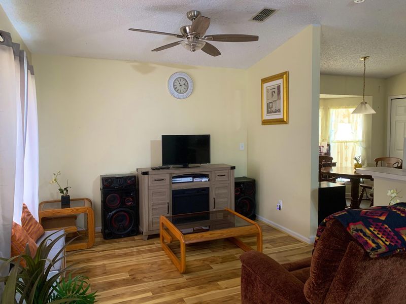 3318 Side Out Ct, Jacksonville, FL 32277