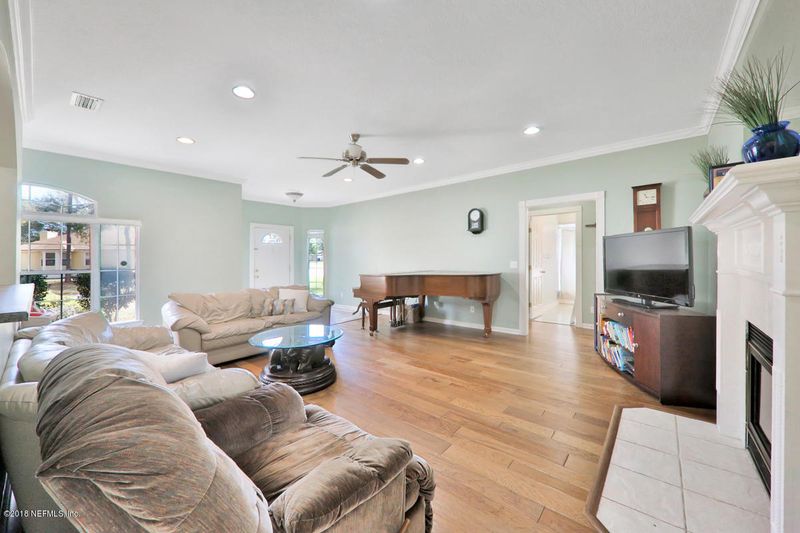 3330 Millcrest Dr, Jacksonville, FL 32277