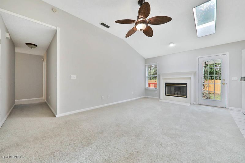 3343 Shauna Oaks Cir E, Jacksonville, FL 32277