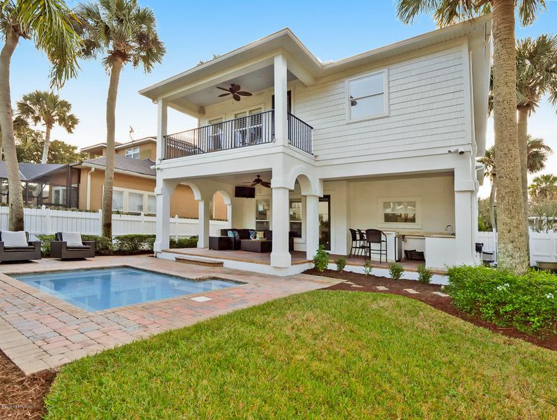 335 9th St, Atlantic Beach, FL 32233