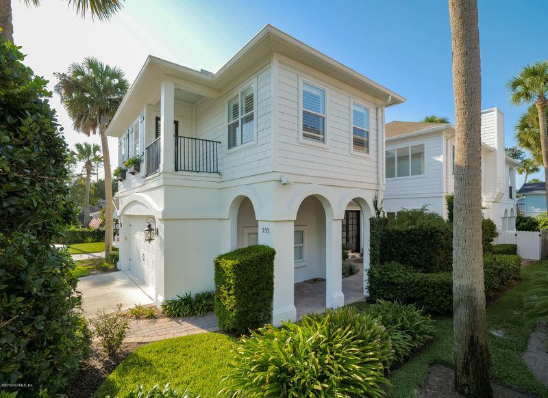 335 9th St, Atlantic Beach, FL 32233