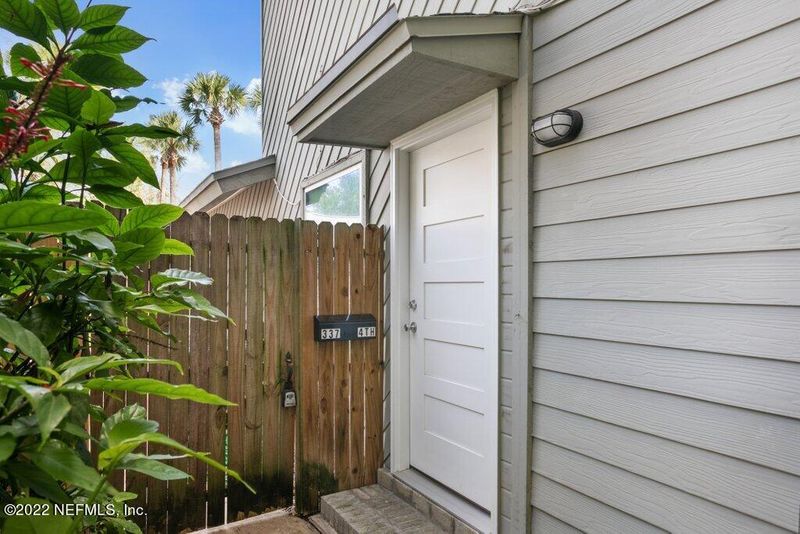 337 4th St, Atlantic Beach, FL 32233
