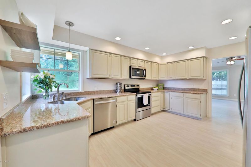 340 Hickory Acres Ln, Jacksonville, FL 32259