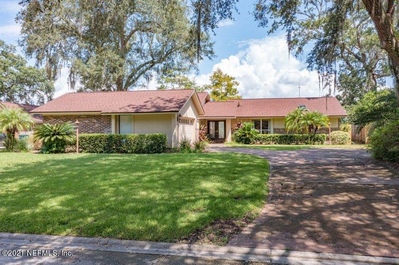 3450 Hidden Lake Dr E, Jacksonville, FL 32216