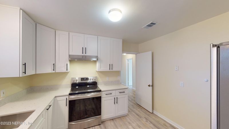 3450 Thornhill Dr, Jacksonville, FL 32277