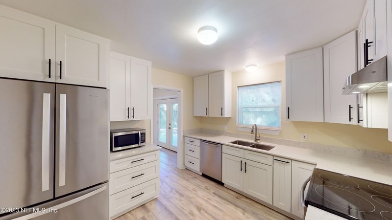 3450 Thornhill Dr, Jacksonville, FL 32277