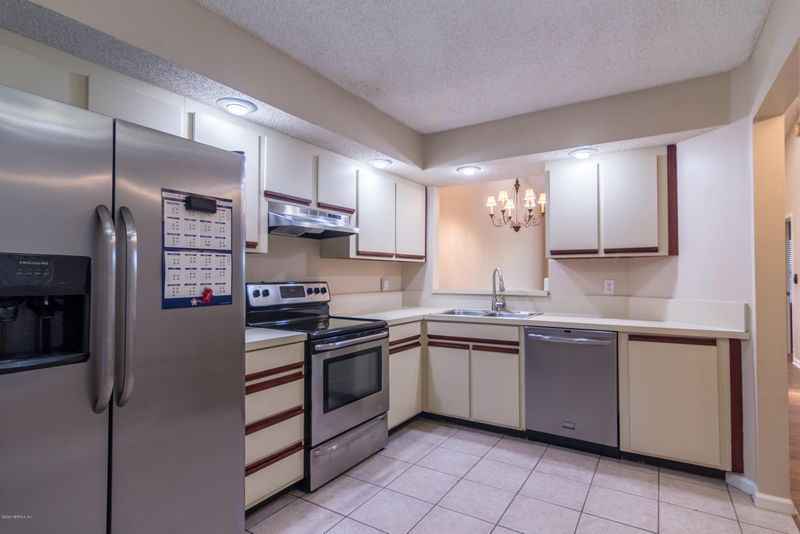 3462 Raymur Villa Dr, Jacksonville, FL 32277