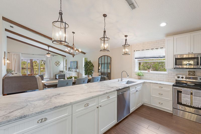3472 Sanctuary Blvd, Jacksonville Beach, FL 32250