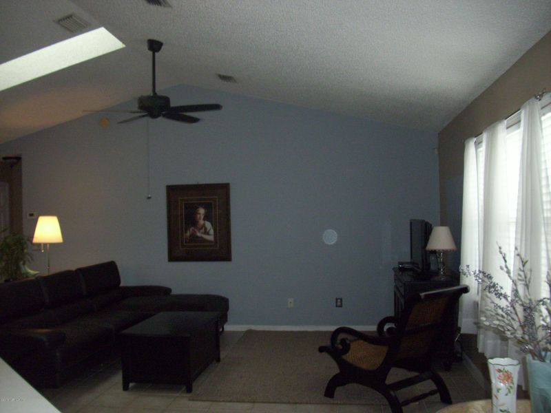 350 E Prindle Dr, Jacksonville, FL 32225
