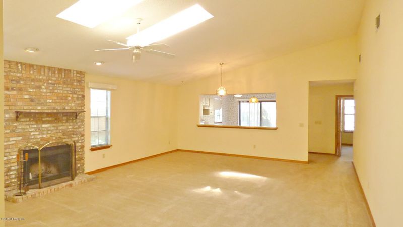 3517 Marsh Creek Dr, Jacksonville, FL 32277