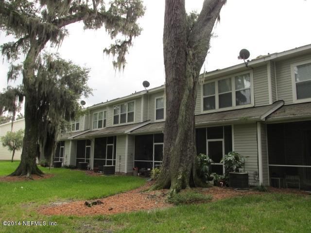 3523 Twisted Tree Ln, Jacksonville, FL 32216