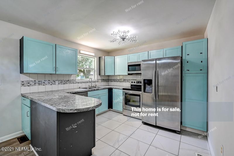 3539 Cesery Blvd, Jacksonville, FL 32277