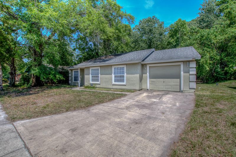 355 Chaffee Rd N, Jacksonville, FL 32220