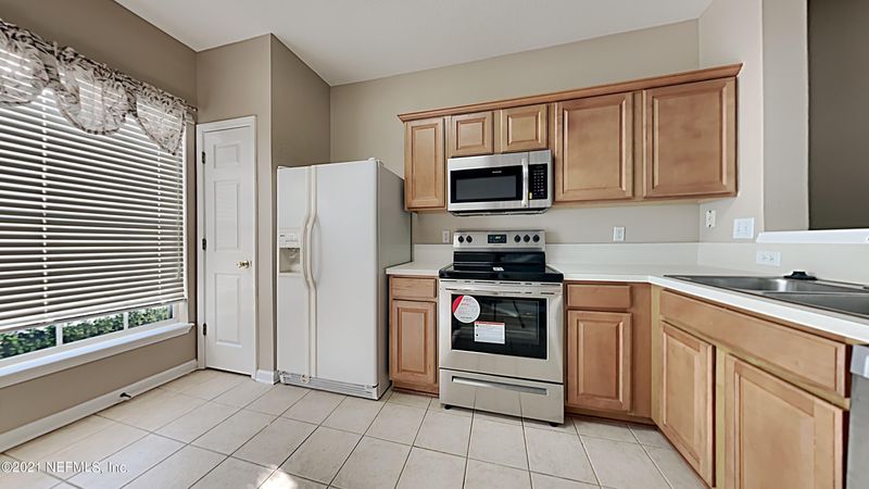3552 Lone Tree Ln, Jacksonville, FL 32216