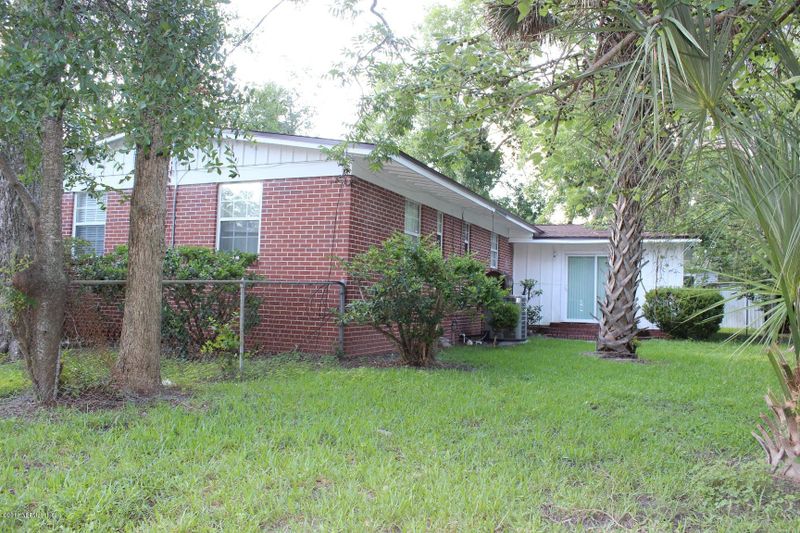 3557 Edgewater Dr, Jacksonville, FL 32210