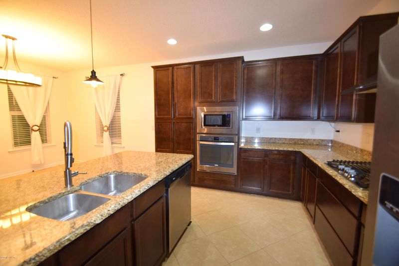 356 Rambling Water Rn, St Johns, FL 32259