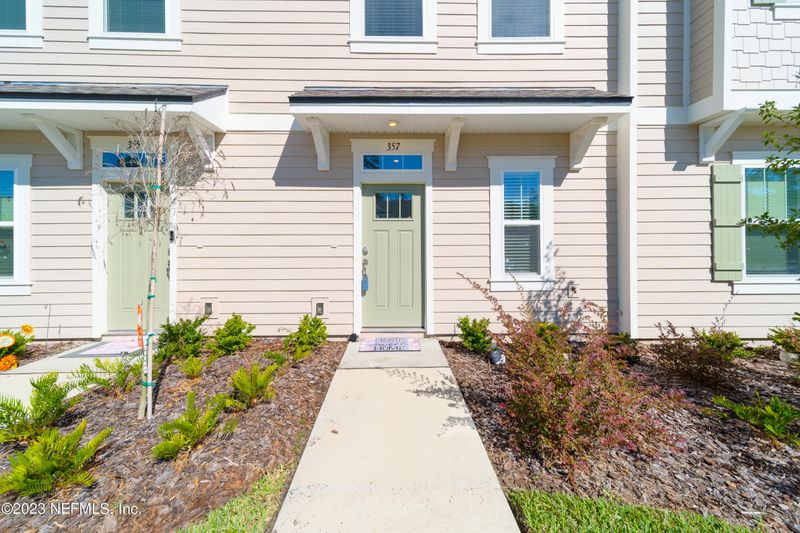357 Annies Pl, Jacksonville, FL 32218