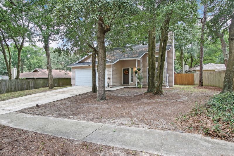 3573 Raymur Villa Dr, Jacksonville, FL 32277