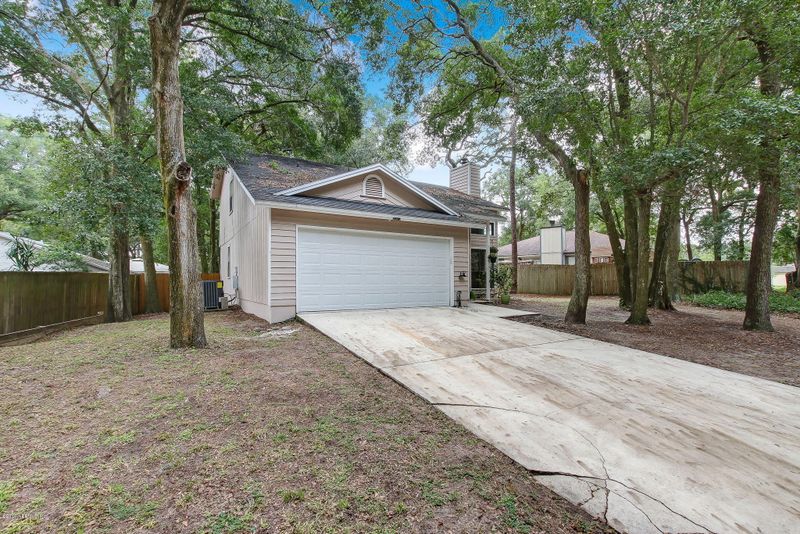 3573 Raymur Villa Dr, Jacksonville, FL 32277