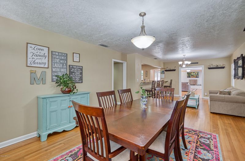 365 Tidewater Cir E, Jacksonville, FL 32211