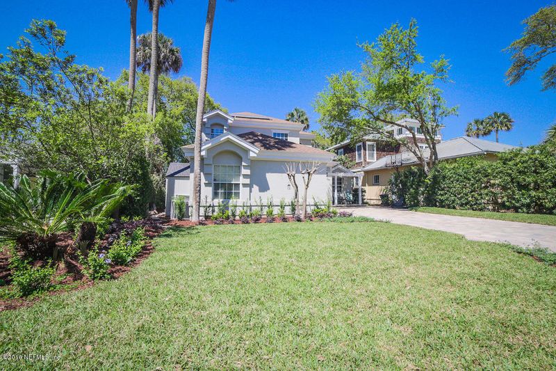 367 6th St, Atlantic Beach, FL 32233