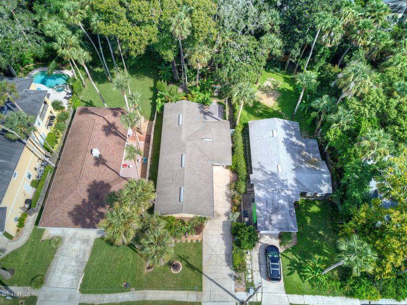 369 10th St, Atlantic Beach, FL 32233