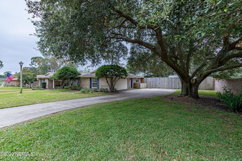 3694 Hoover Ln, Jacksonville, FL 32277
