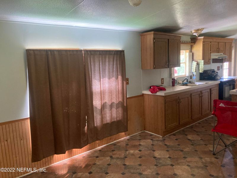 37 N Dolphin Ave, Middleburg, FL 32068