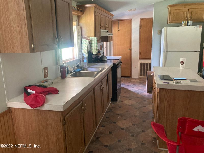 37 N Dolphin Ave, Middleburg, FL 32068