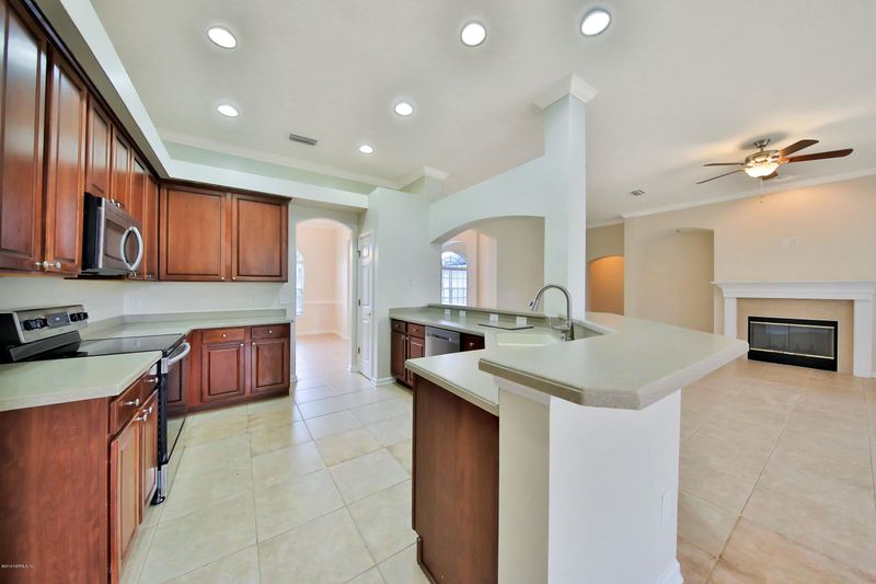 3702 Jacob Lois Dr W, Jacksonville, FL 32218