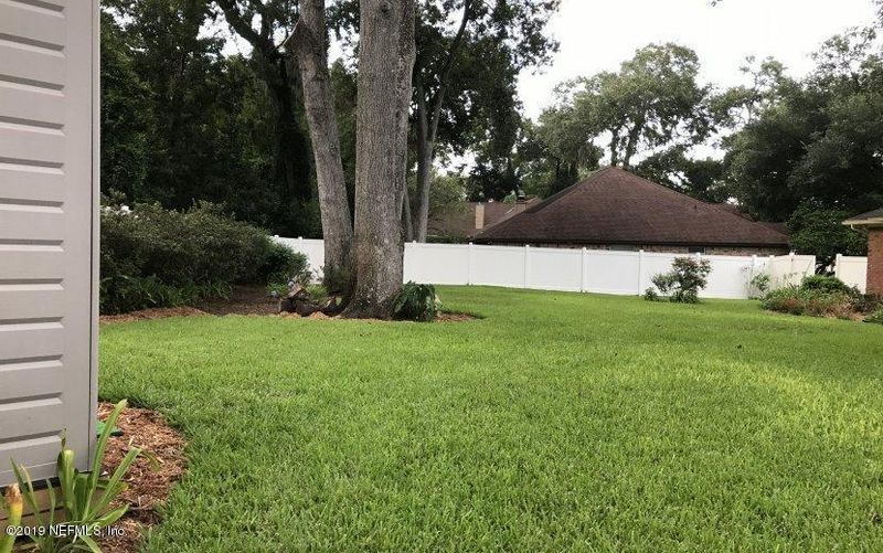 3726 Manor Oaks Dr, Jacksonville, FL 32277