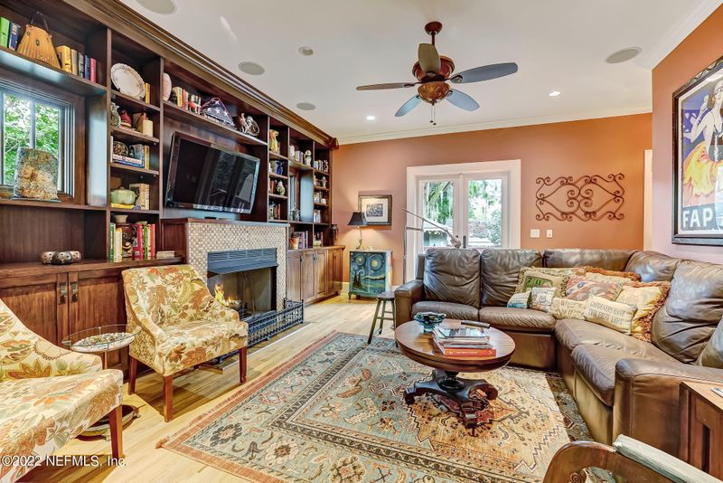 3728 Pine St, Jacksonville, FL 32205