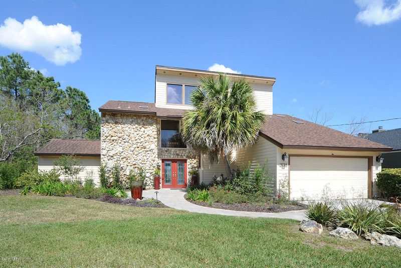 3738 Riveredge Dr, Jacksonville, FL 32277