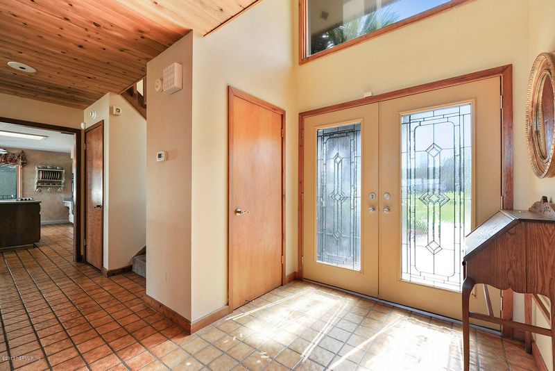 3738 Riveredge Dr, Jacksonville, FL 32277