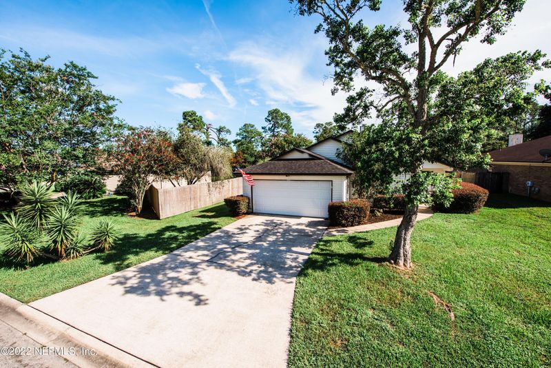 374 Hickory Hollow Dr, Jacksonville, FL 32225