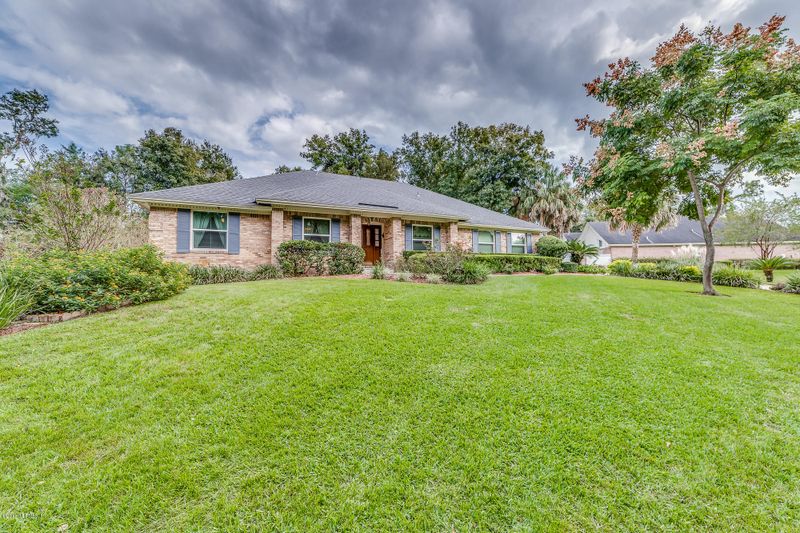 3751 Feather Oaks Dr E, Jacksonville, FL 32277