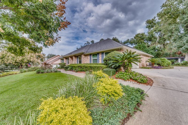 3751 Feather Oaks Dr E, Jacksonville, FL 32277