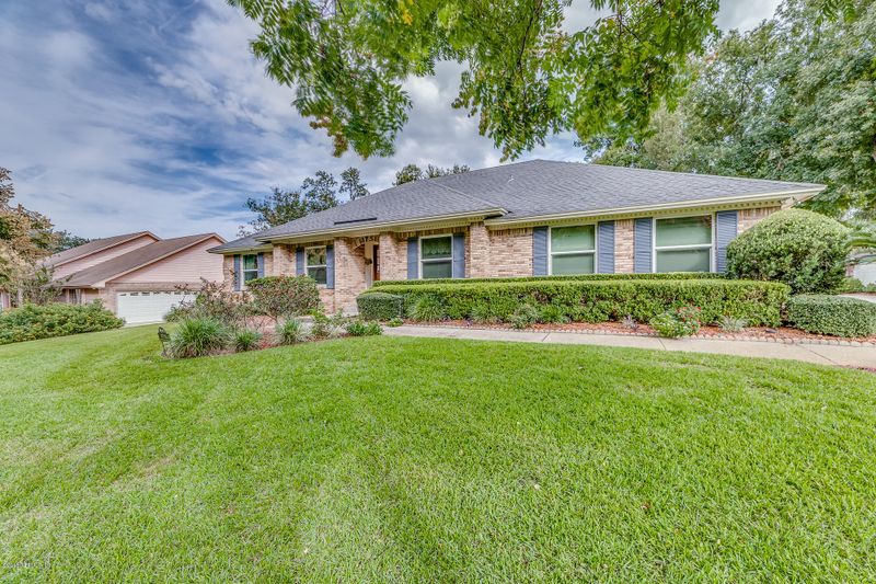 3751 Feather Oaks Dr E, Jacksonville, FL 32277