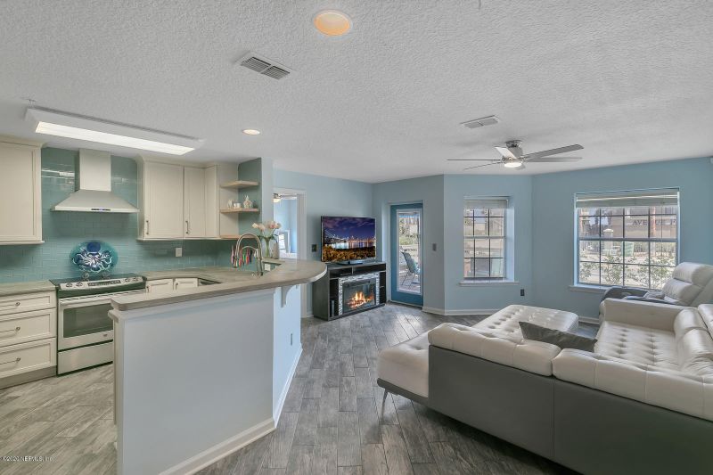 376 1st St S #1B, Jacksonville Beach, FL 32250
