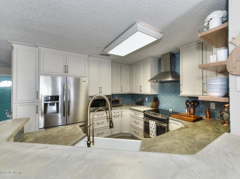 376 1st St S, Jacksonville Beach, FL 32250