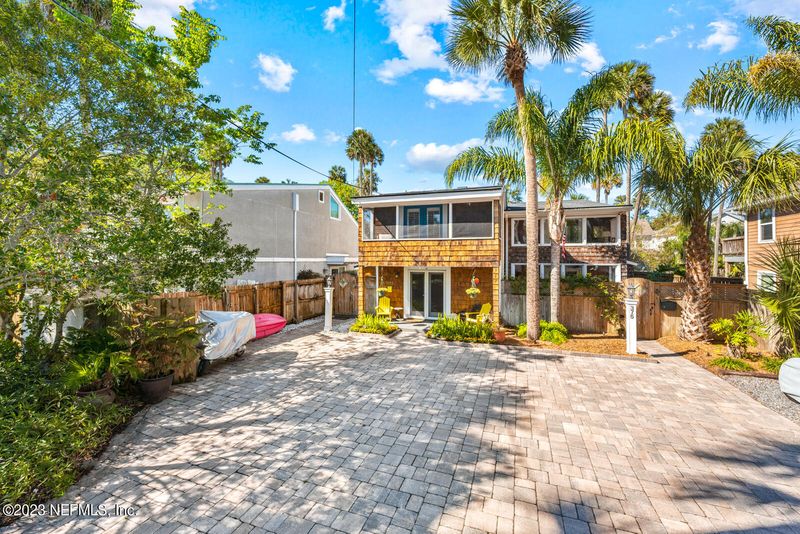 377 4th St, Atlantic Beach, FL 32233