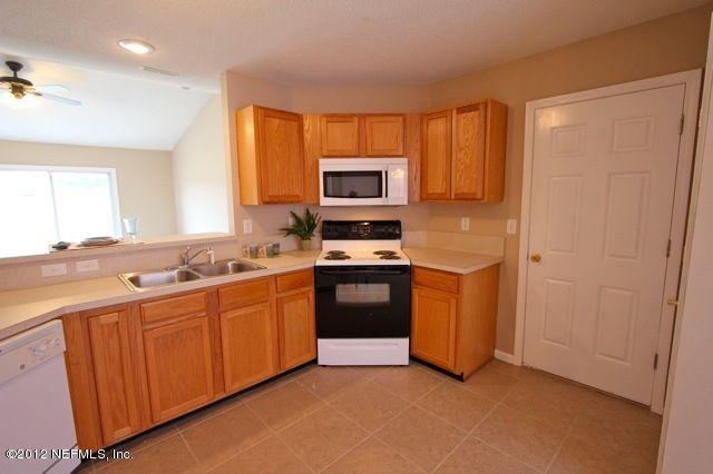 3770 Lauren Oak Ln E, Jacksonville, FL 32221