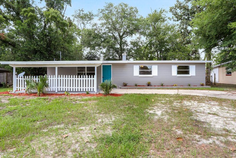 379 Janell Dr, Orange Park, FL 32073
