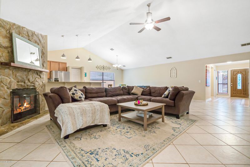 3816 Tree Lake Dr, Jacksonville, FL 32257