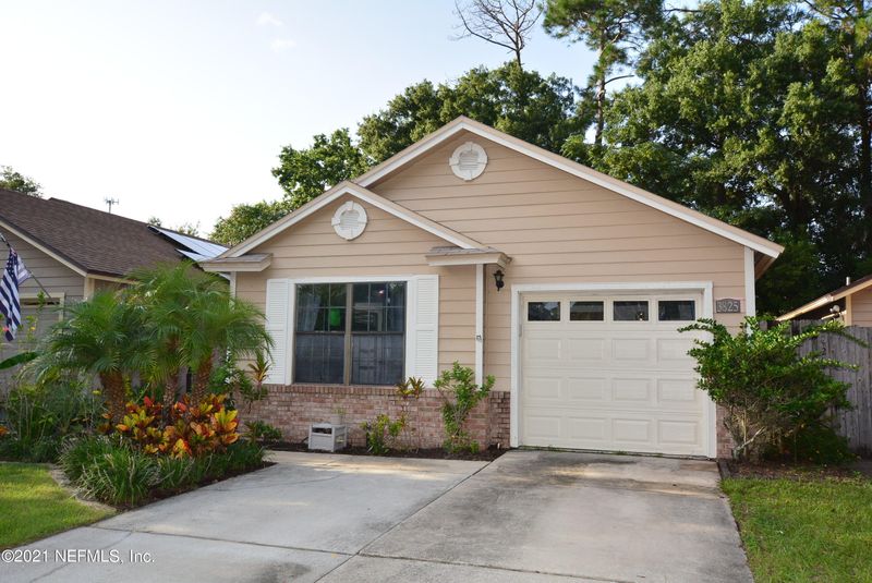 3825 Millpoint Dr, Jacksonville, FL 32257