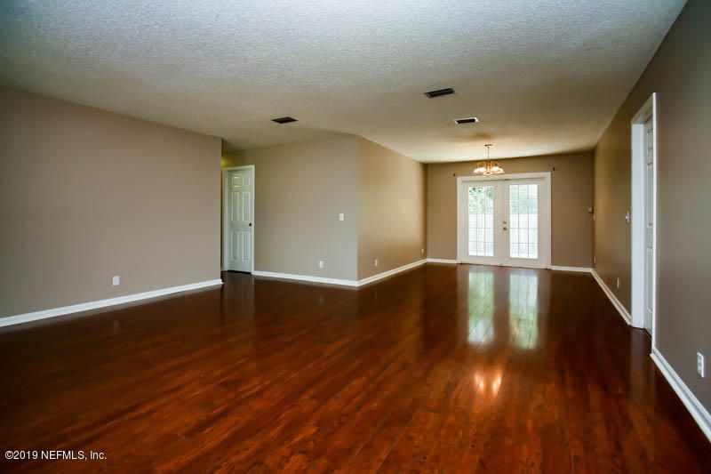 3834 Fernglen Dr, Jacksonville, FL 32277