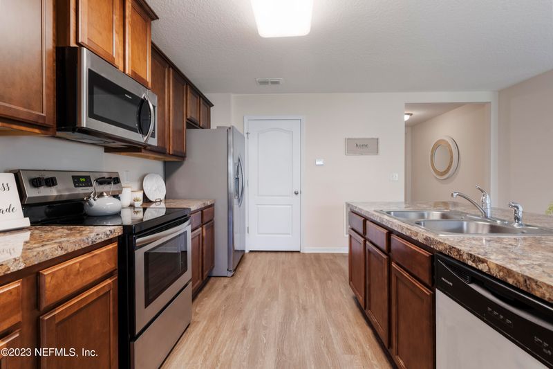 387 Harley Dr, Jacksonville, FL 32218